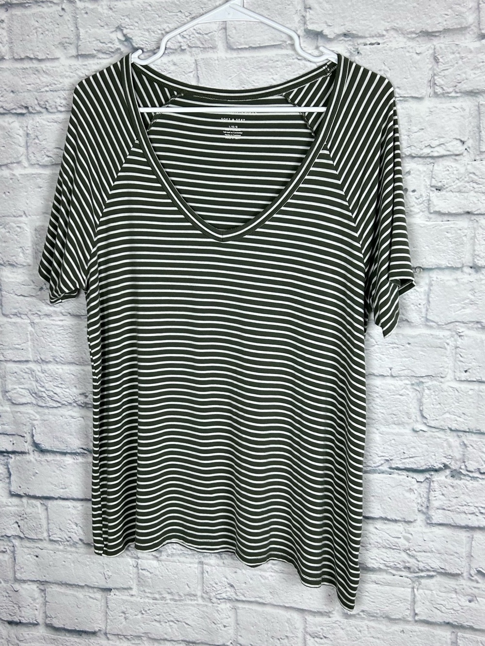 American Eagle Soft & Sexy Olive Striped V Neck Tee Large